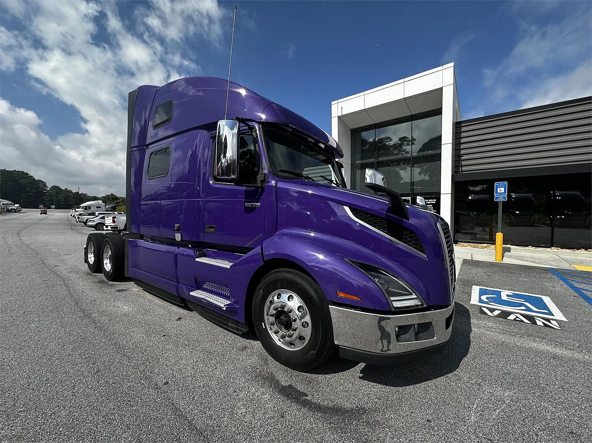2023-volvo-vnl+860.1.jpg